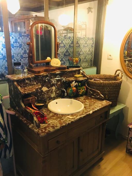 Loft D Artistes Avec Patio Au Port De Nizza Kültér fotó